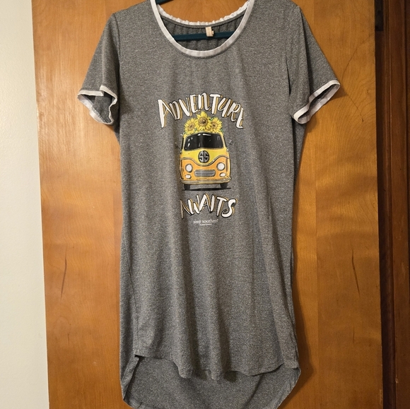 Simply Southern Adventure Awaits Gray Short Sleeved Nightshirt Size XS/S - Picture 1 of 6